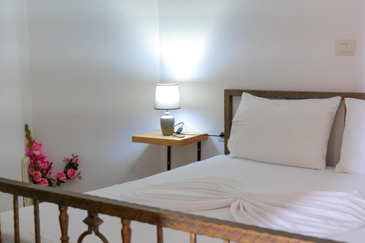 John'S Guesthouse Ksamil Luaran gambar