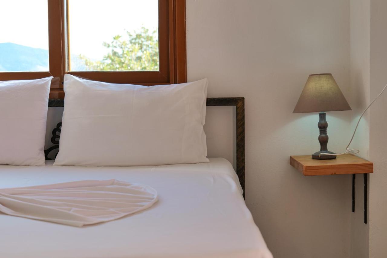 John'S Guesthouse Ksamil Luaran gambar