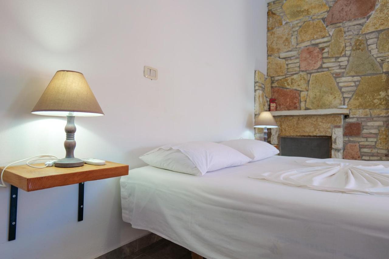 John'S Guesthouse Ksamil Luaran gambar