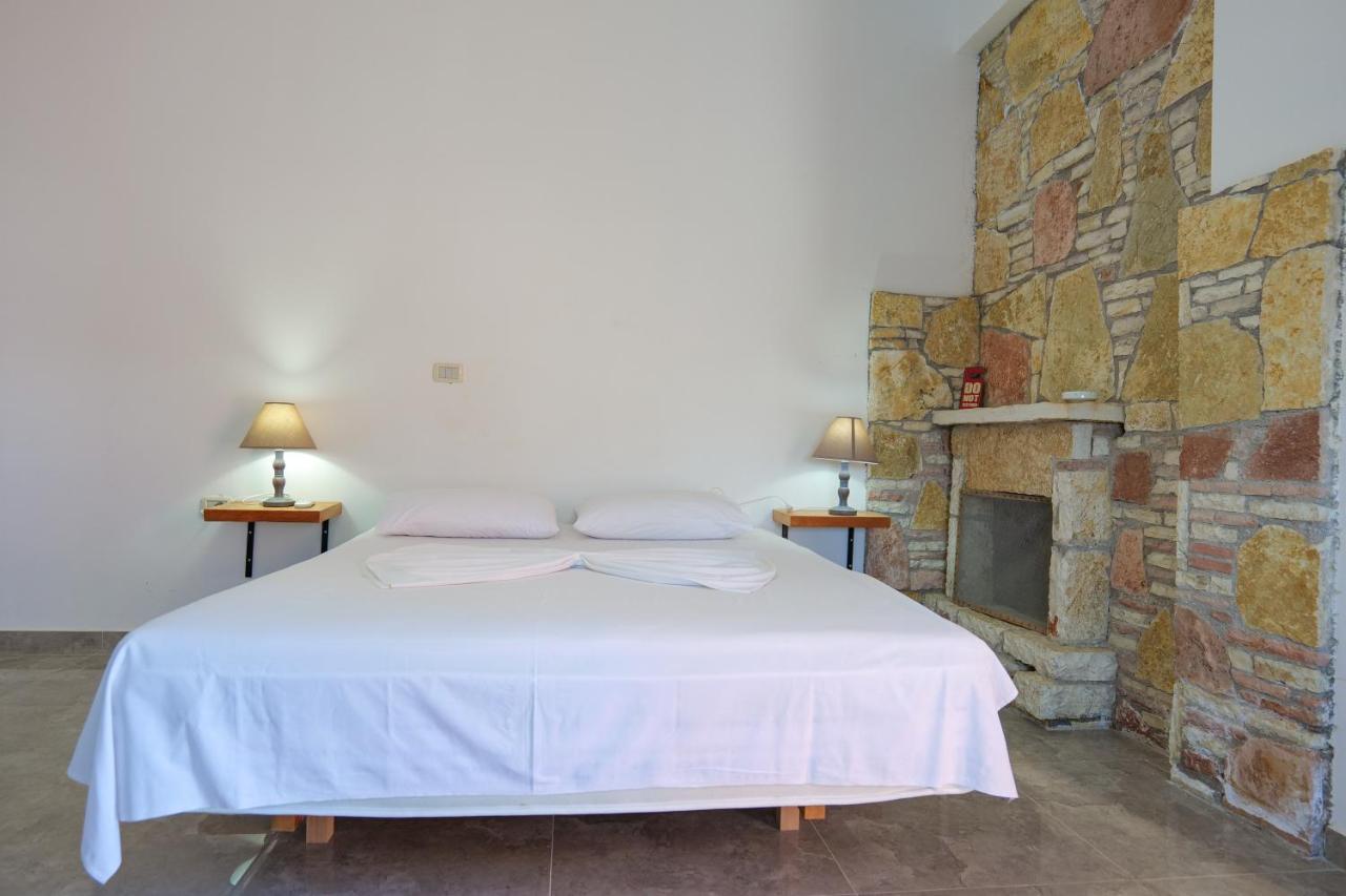John'S Guesthouse Ksamil Luaran gambar