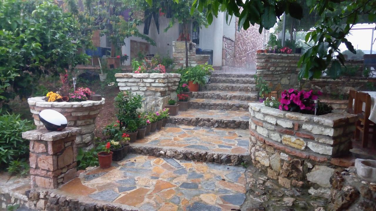 John'S Guesthouse Ksamil Luaran gambar