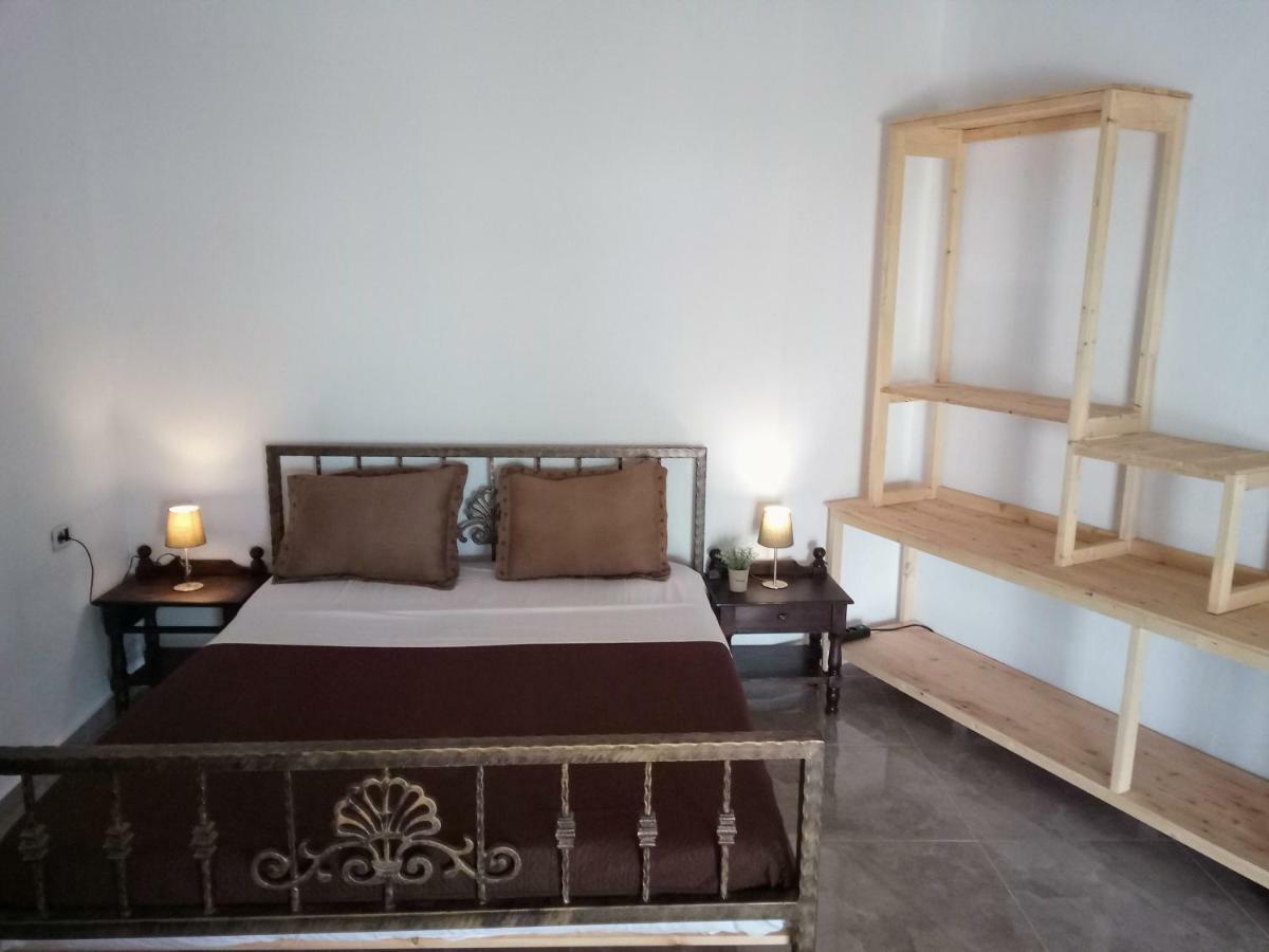 John'S Guesthouse Ksamil Luaran gambar