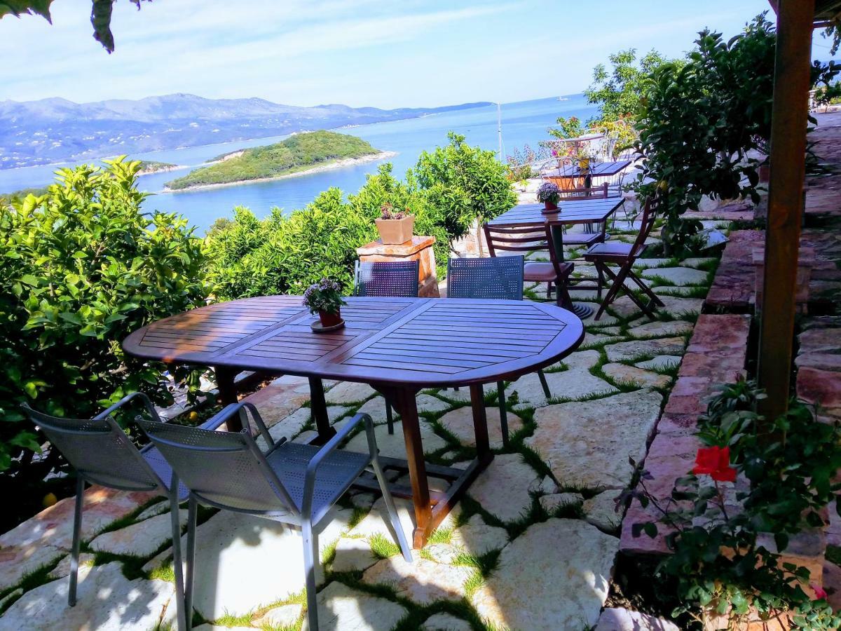 John'S Guesthouse Ksamil Luaran gambar